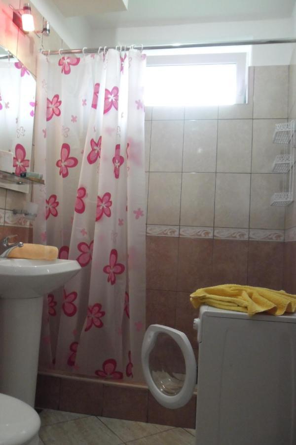 Family Apartment Garden And Sea Petrovac Екстер'єр фото